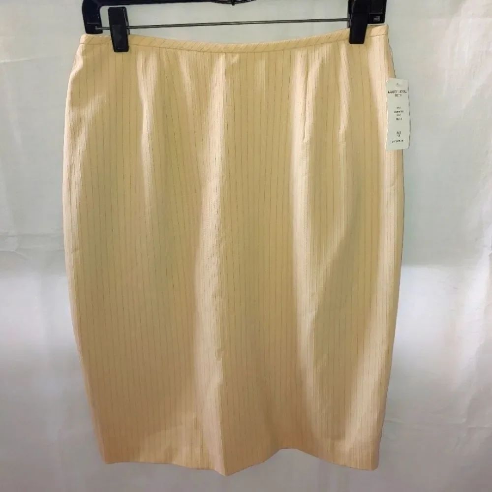 Larry Levine VINTAGE Women's Size 10 Cream Skirt